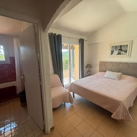Villa Climatisee Avec Grande Piscine