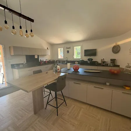 Climatisee Avec Grande Piscine Villa